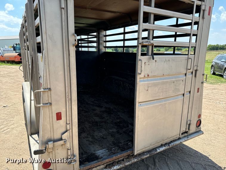 image for item MU9964 1980 Blair  TR24 livestock trailer