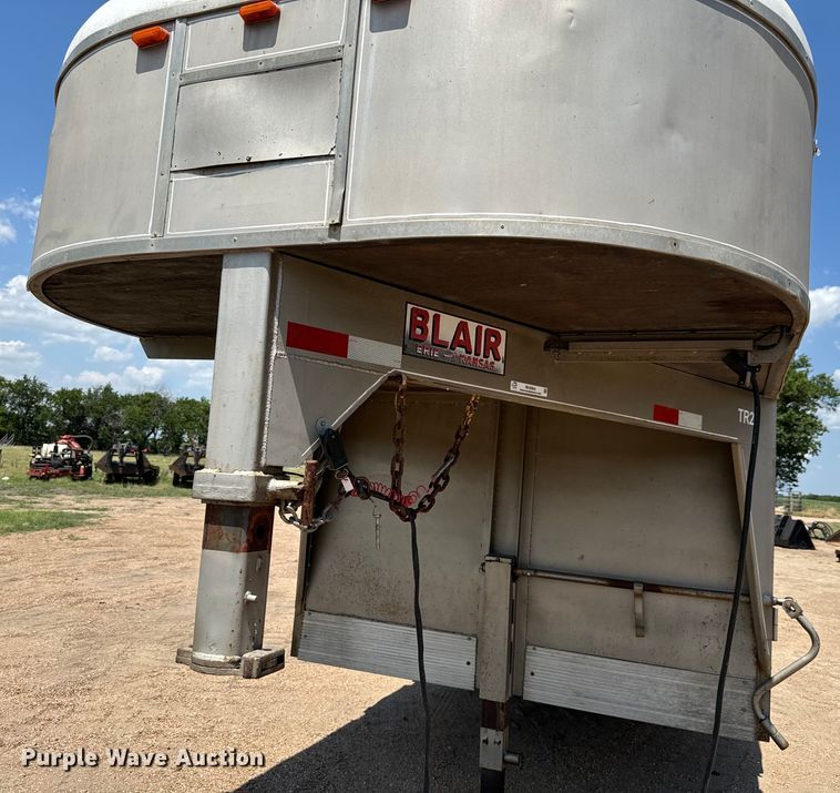 image for item MU9964 1980 Blair  TR24 livestock trailer