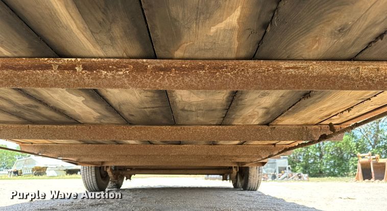 image for item MU9964 1980 Blair  TR24 livestock trailer