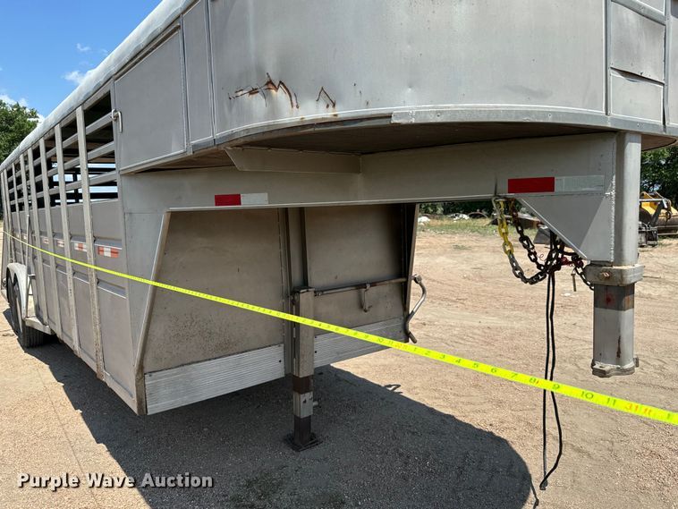 image for item MU9964 1980 Blair  TR24 livestock trailer