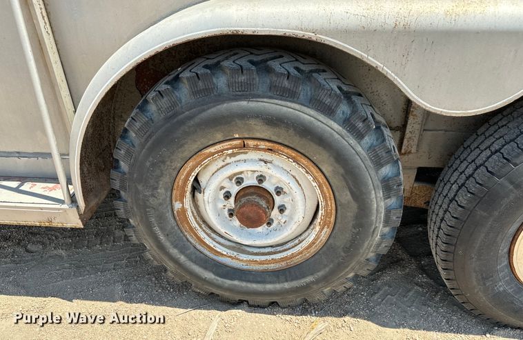 image for item MU9964 1980 Blair  TR24 livestock trailer