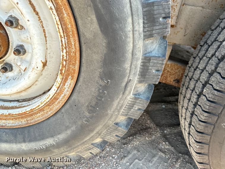 image for item MU9964 1980 Blair  TR24 livestock trailer