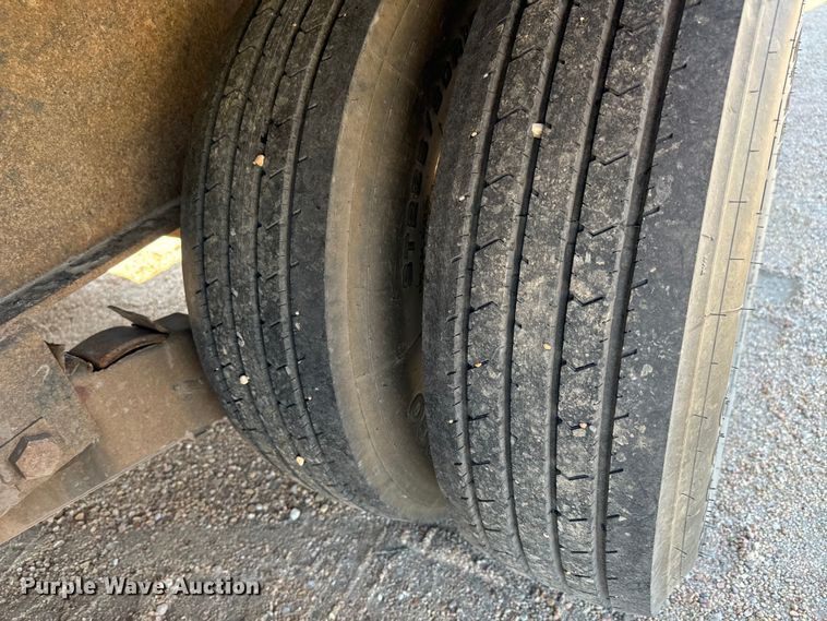 image for item MU9966 2015 Lamar TR5 equipment trailer