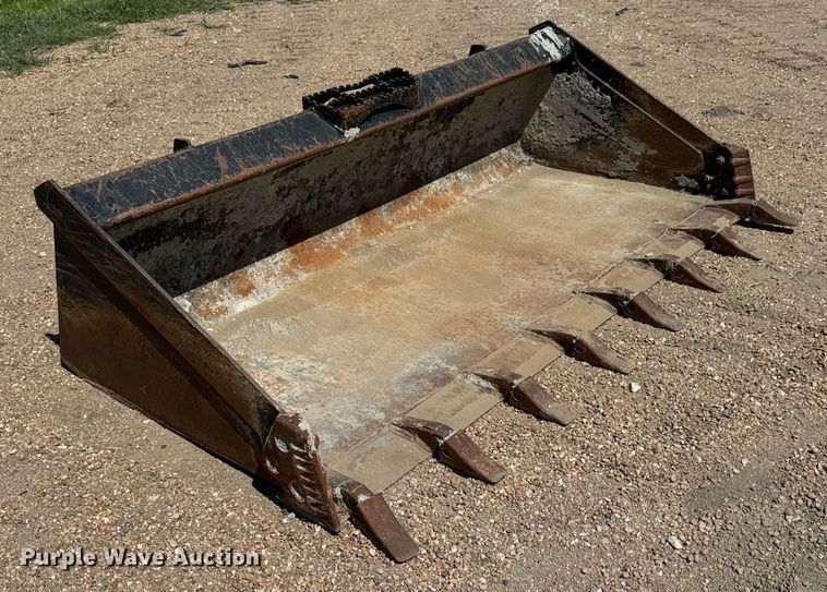 image for item MU9975 Kubota skid steer bucket