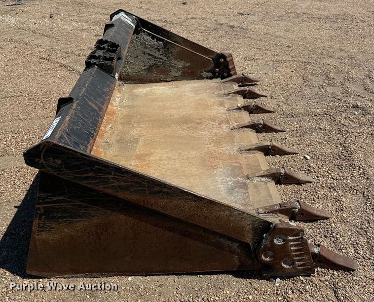 image for item MU9975 Kubota skid steer bucket