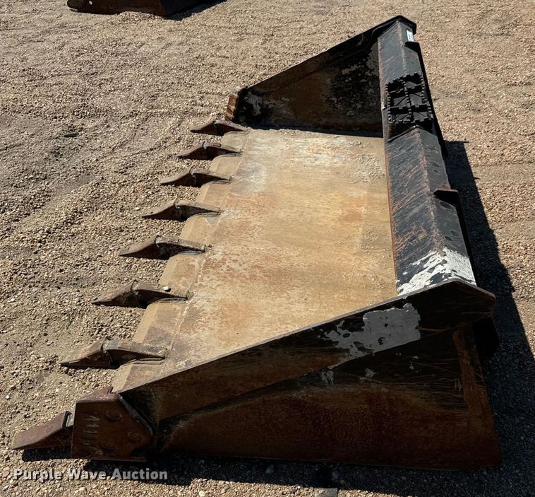 image for item MU9975 Kubota skid steer bucket