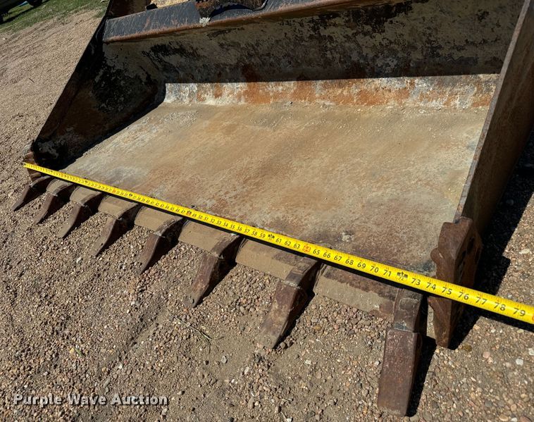 image for item MU9975 Kubota skid steer bucket