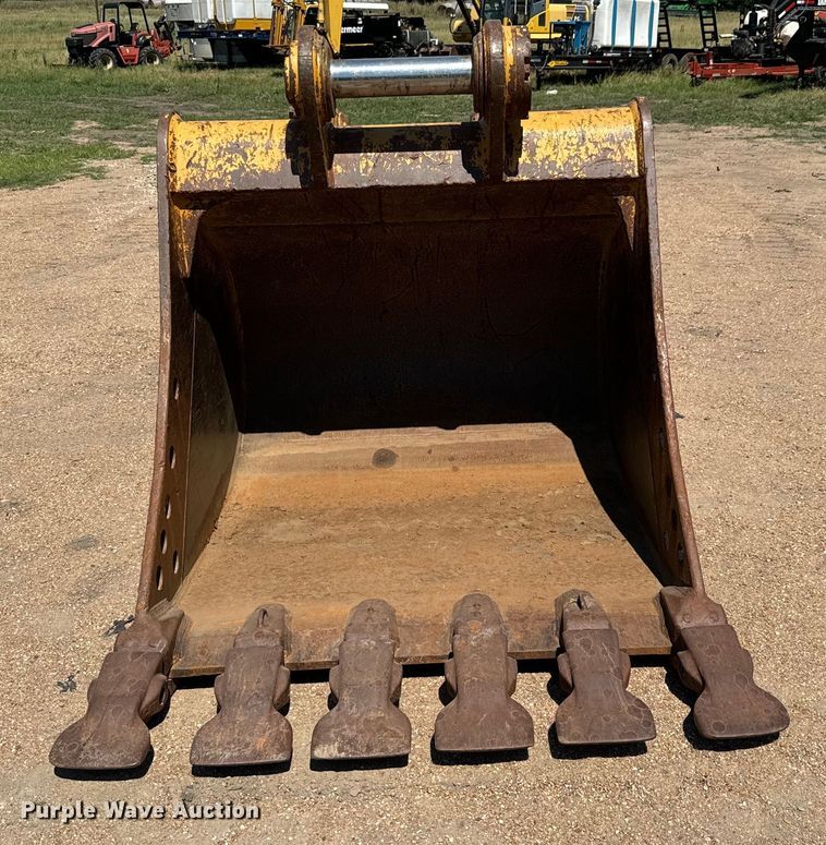 image for item MU9976 Caterpillar  excavator bucket