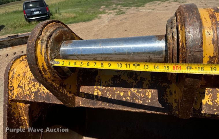 image for item MU9976 Caterpillar  excavator bucket