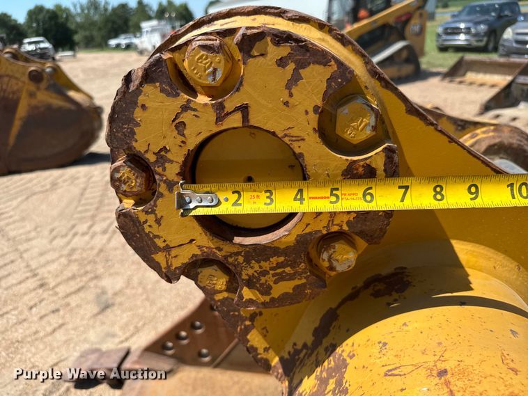 image for item MU9976 Caterpillar  excavator bucket