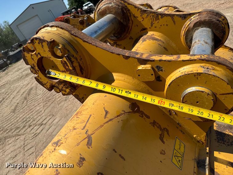 image for item MU9976 Caterpillar  excavator bucket