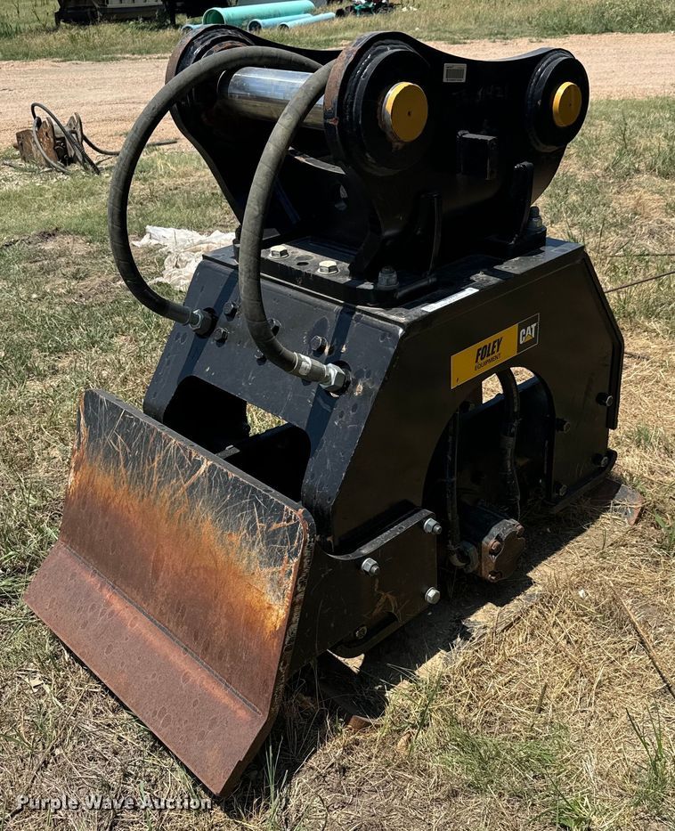 image for item MU9984 2017 Caterpillar  CVP110 excavator plate compactor