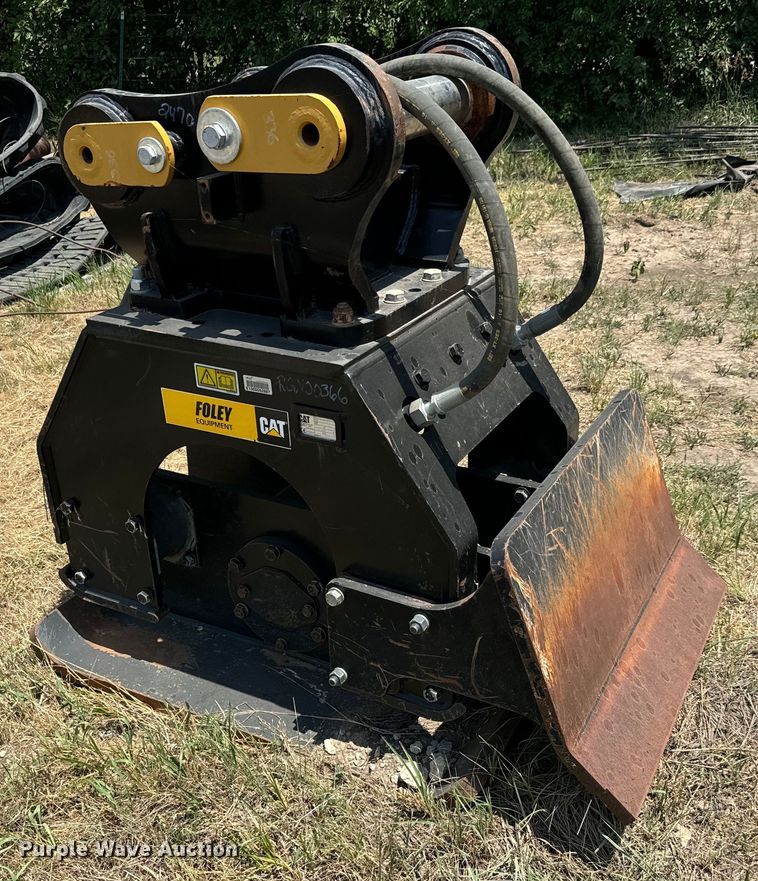 image for item MU9984 2017 Caterpillar  CVP110 excavator plate compactor