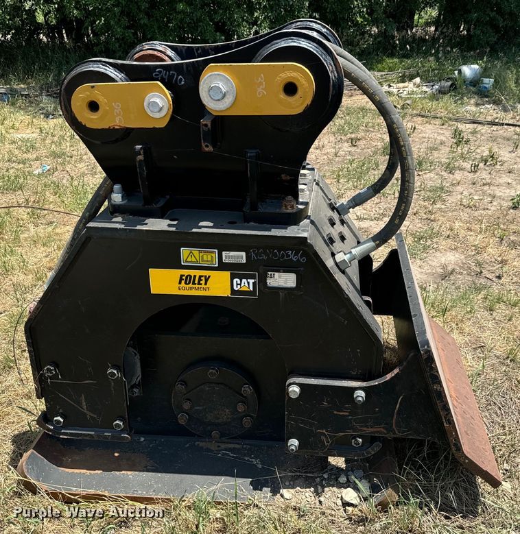 image for item MU9984 2017 Caterpillar  CVP110 excavator plate compactor