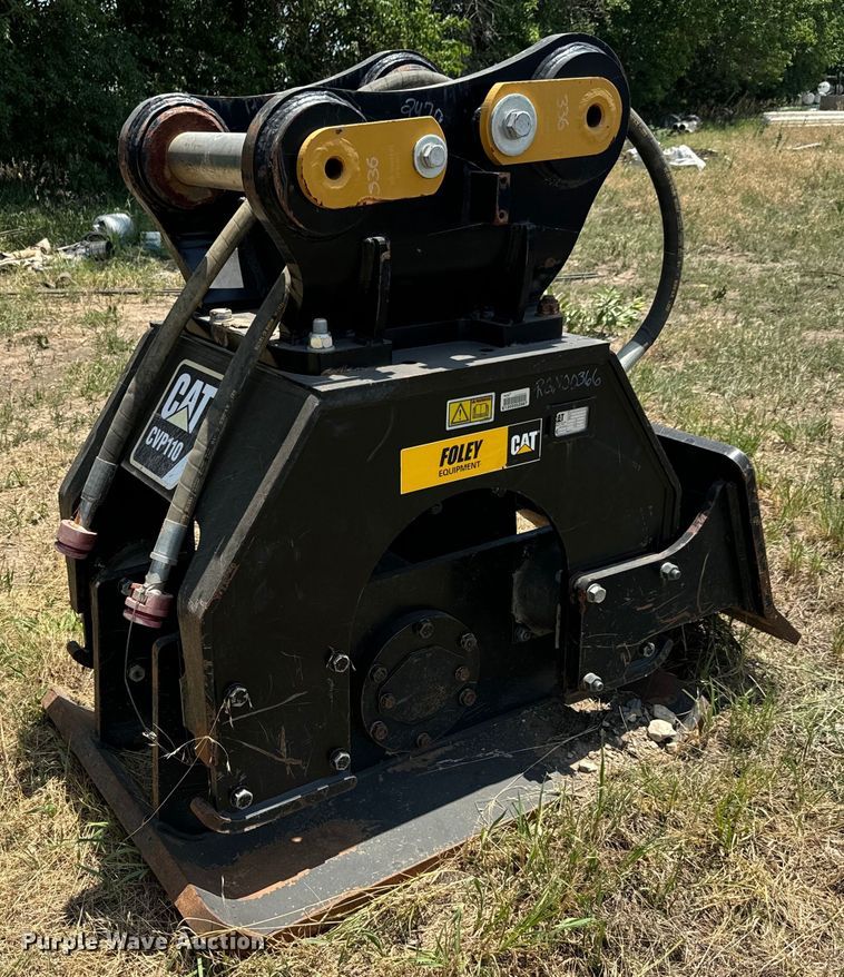 image for item MU9984 2017 Caterpillar  CVP110 excavator plate compactor