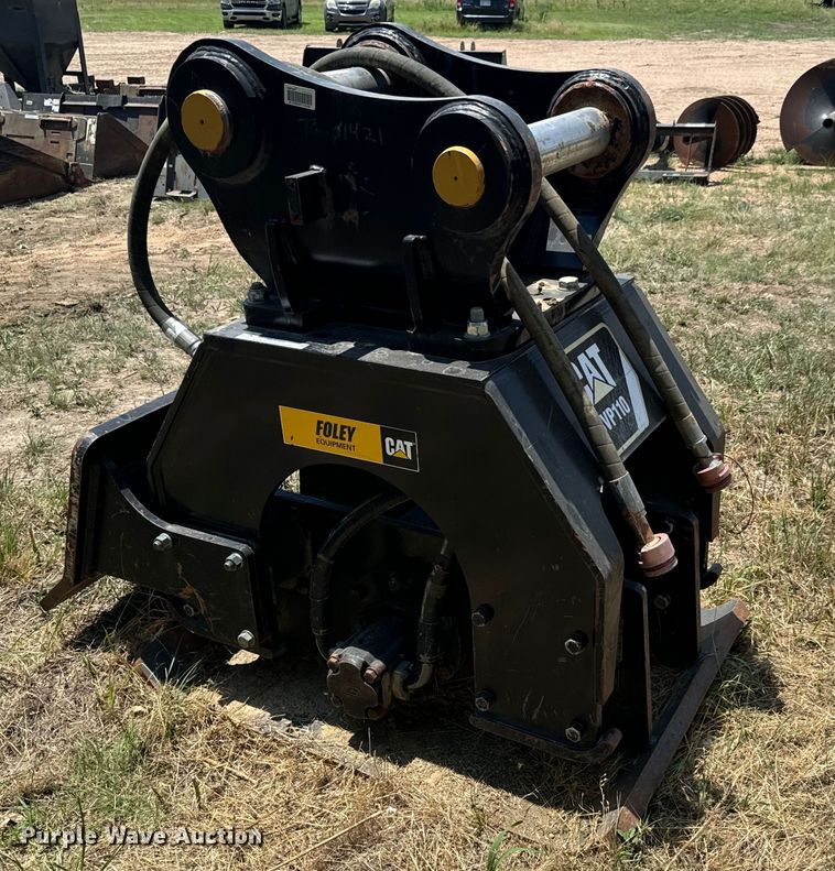 image for item MU9984 2017 Caterpillar  CVP110 excavator plate compactor