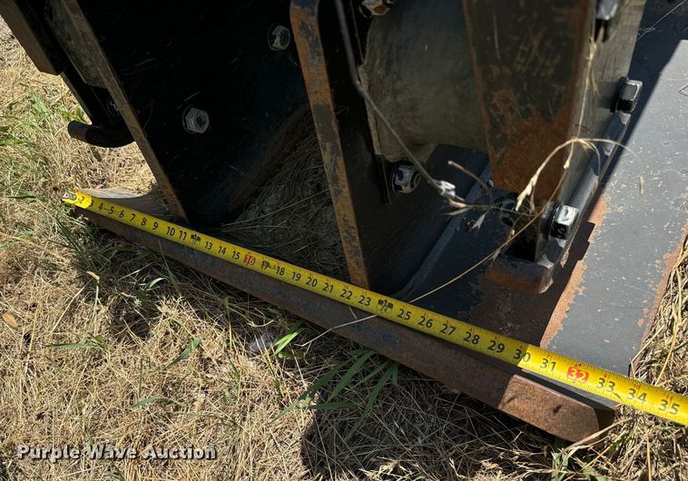 image for item MU9984 2017 Caterpillar  CVP110 excavator plate compactor