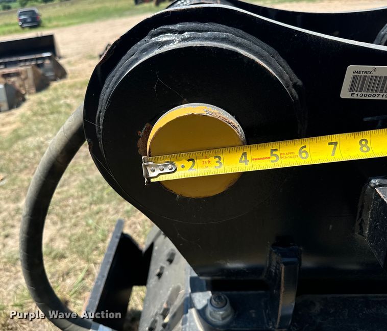 image for item MU9984 2017 Caterpillar  CVP110 excavator plate compactor