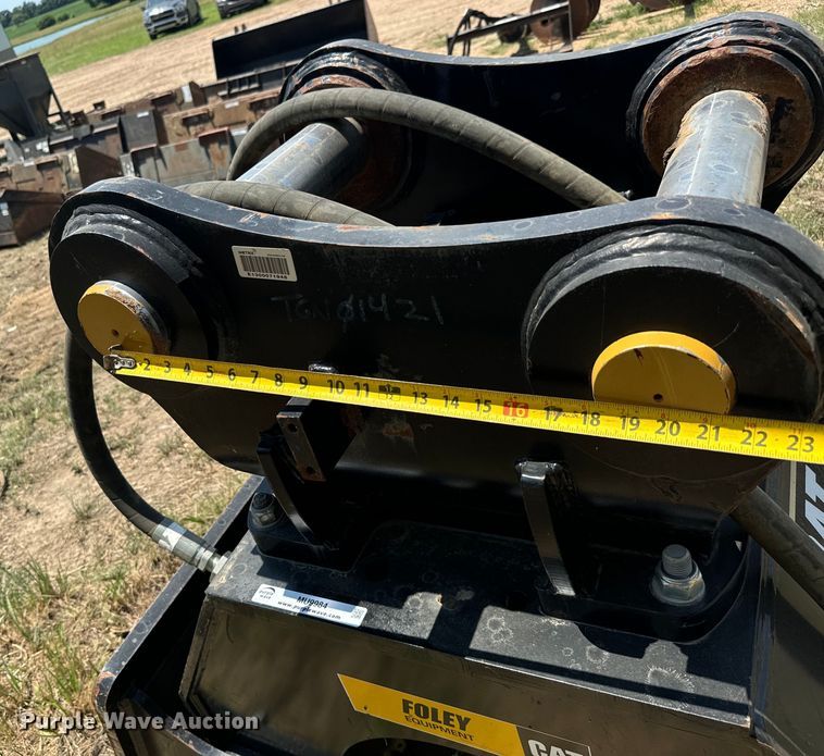 image for item MU9984 2017 Caterpillar  CVP110 excavator plate compactor