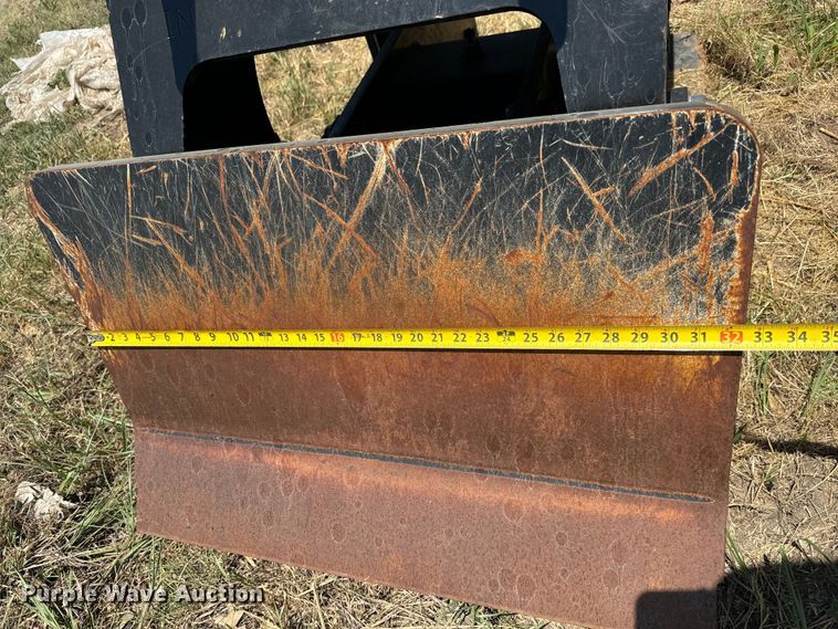 image for item MU9984 2017 Caterpillar  CVP110 excavator plate compactor