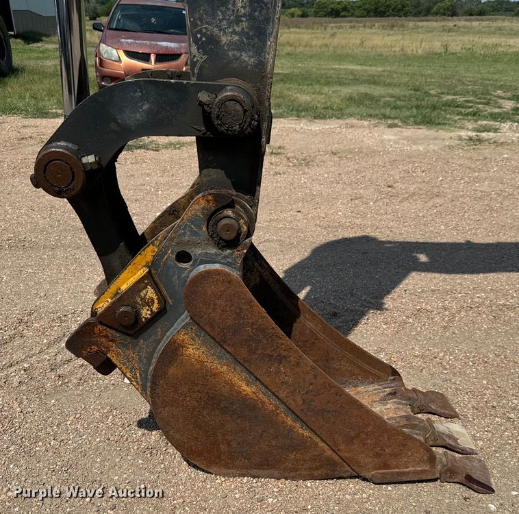 image for item MU9995 2018 John Deere  60G mini excavator