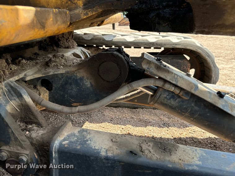 image for item MU9995 2018 John Deere  60G mini excavator