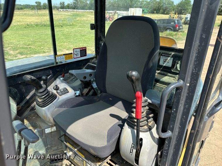 image for item MU9995 2018 John Deere  60G mini excavator