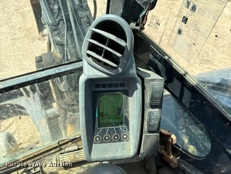 image for item MU9995 2018 John Deere  60G mini excavator