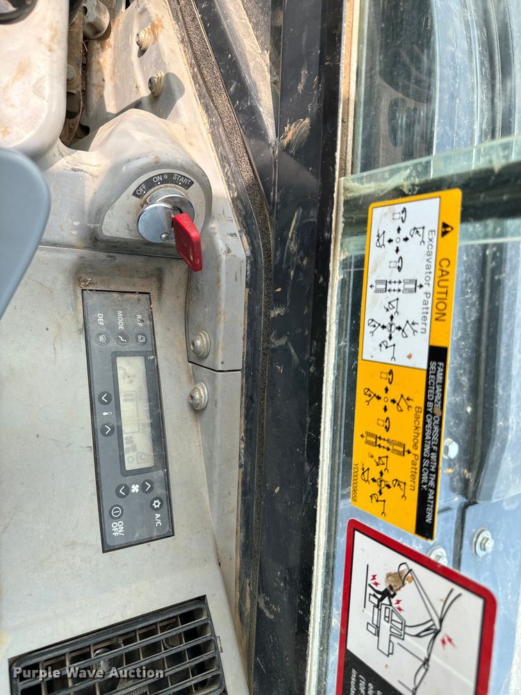 image for item MU9995 2018 John Deere  60G mini excavator