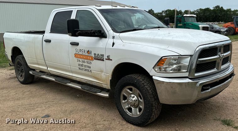 image for item MV9001 2017 Dodge Ram 2500HD Crew Cab pickup truck