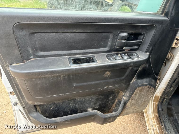 image for item MV9001 2017 Dodge Ram 2500HD Crew Cab pickup truck