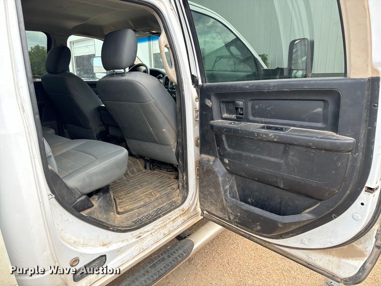 image for item MV9001 2017 Dodge Ram 2500HD Crew Cab pickup truck