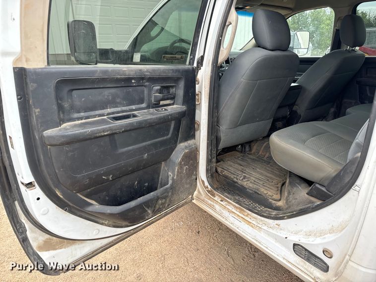 image for item MV9001 2017 Dodge Ram 2500HD Crew Cab pickup truck