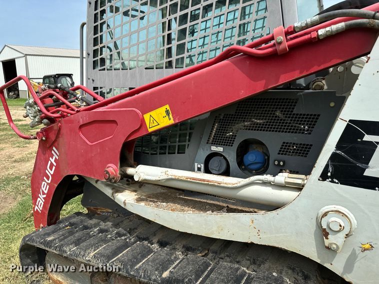 image for item MV9002 Takeuchi TL12R-2 tracked skid steer loader