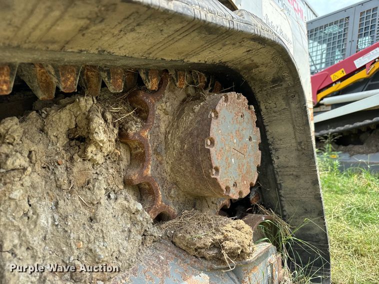 image for item MV9002 Takeuchi TL12R-2 tracked skid steer loader