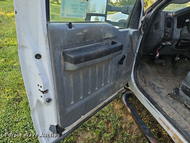 image for item DK0668 2012 Ford F550 Super Duty XL SuperCab flatbed truck