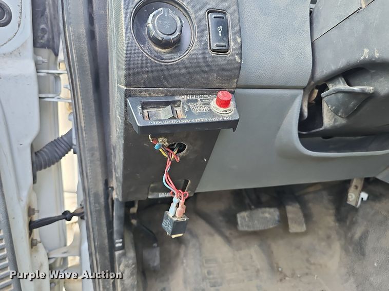 image for item DK0668 2012 Ford F550 Super Duty XL SuperCab flatbed truck