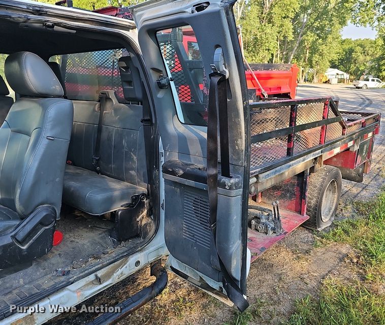 image for item DK0668 2012 Ford F550 Super Duty XL SuperCab flatbed truck