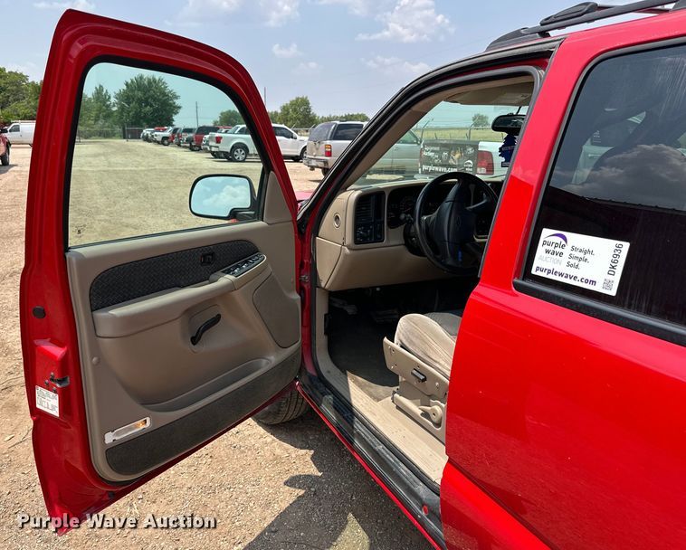 image for item DK6936 2004 Chevrolet  Avalanche Crew Cab pickup truck