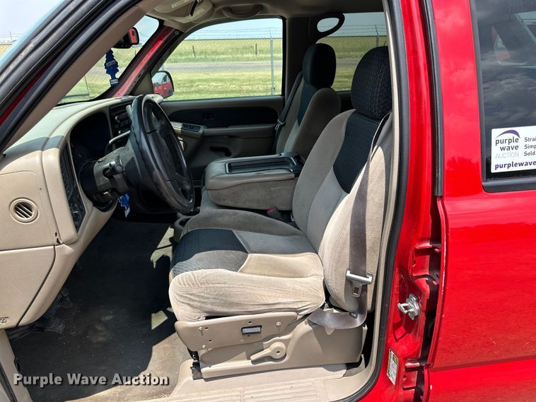 image for item DK6936 2004 Chevrolet  Avalanche Crew Cab pickup truck