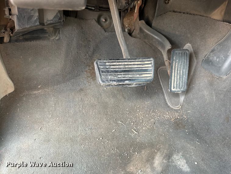 image for item DK6936 2004 Chevrolet  Avalanche Crew Cab pickup truck