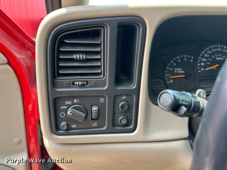 image for item DK6936 2004 Chevrolet  Avalanche Crew Cab pickup truck