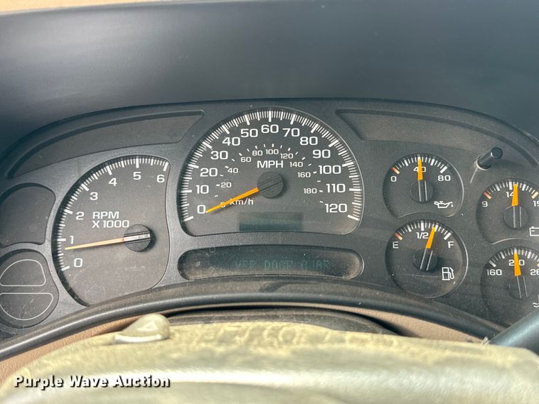 image for item DK6936 2004 Chevrolet  Avalanche Crew Cab pickup truck