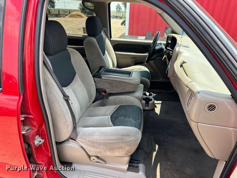 image for item DK6936 2004 Chevrolet  Avalanche Crew Cab pickup truck