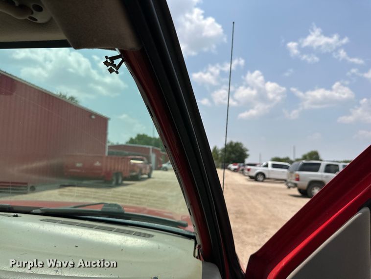 image for item DK6936 2004 Chevrolet  Avalanche Crew Cab pickup truck