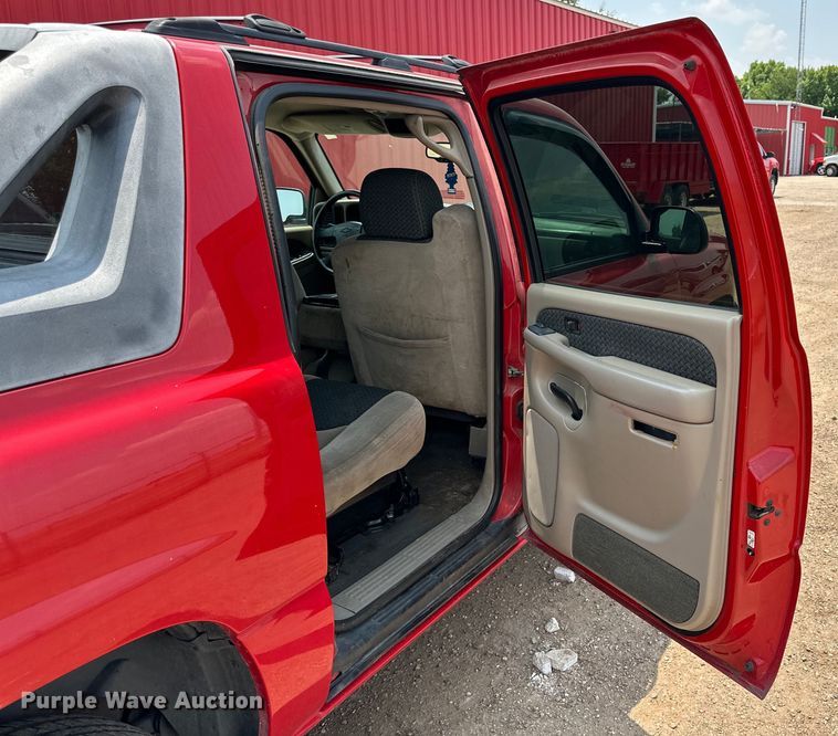 image for item DK6936 2004 Chevrolet  Avalanche Crew Cab pickup truck