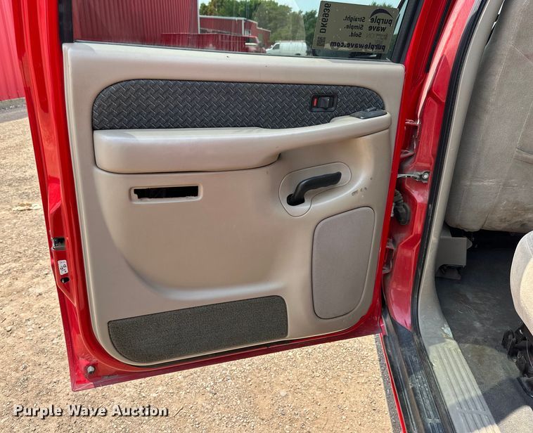 image for item DK6936 2004 Chevrolet  Avalanche Crew Cab pickup truck