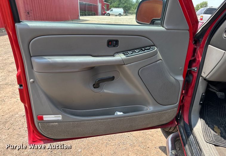 image for item DK6937 2005 Chevrolet Avalanche Crew Cab pickup truck