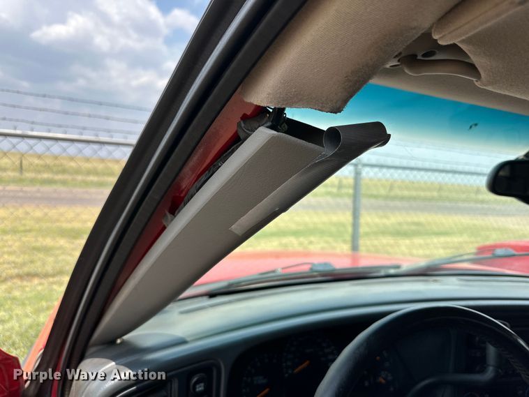 image for item DK6937 2005 Chevrolet Avalanche Crew Cab pickup truck