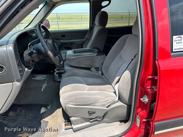 image for item DK6937 2005 Chevrolet Avalanche Crew Cab pickup truck